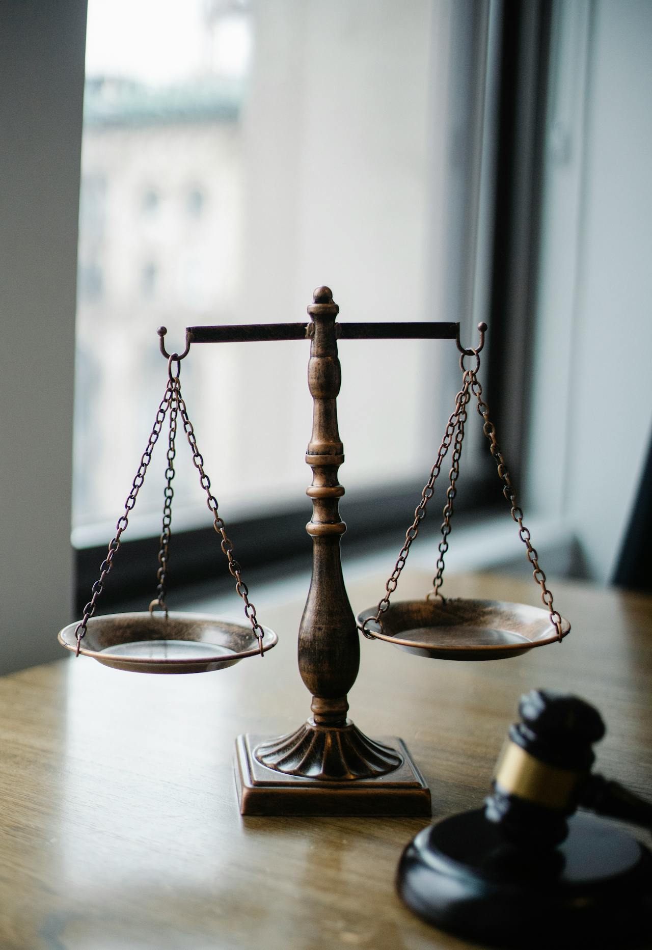 5 Compelling Reasons to Hire a Lawyer for Your Business Dispute